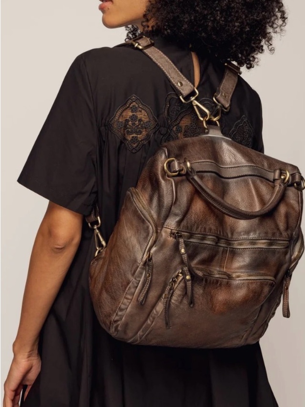 Vintage-Inspired Brown Leather Shoulder Bag - Picture 6 of 13